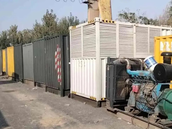 沉湖管委会200KW柴油发电机机组每小时油耗是多少？